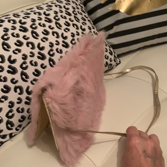 Cutest pink furry crossbody bag/clutch - Picture 6 of 11